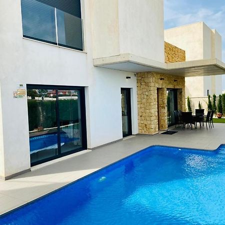 Luxury Villa With Private Pool Рохалес Экстерьер фото