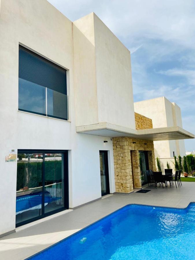 Luxury Villa With Private Pool Рохалес Экстерьер фото