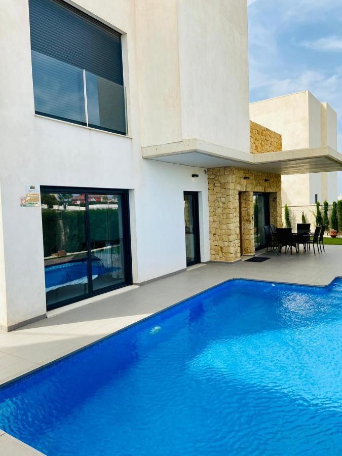 Luxury Villa With Private Pool Рохалес Экстерьер фото